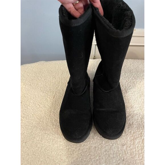 UGG Shoes - UGG Women's Classic Tall II Black Sheepskin Boots Size 10